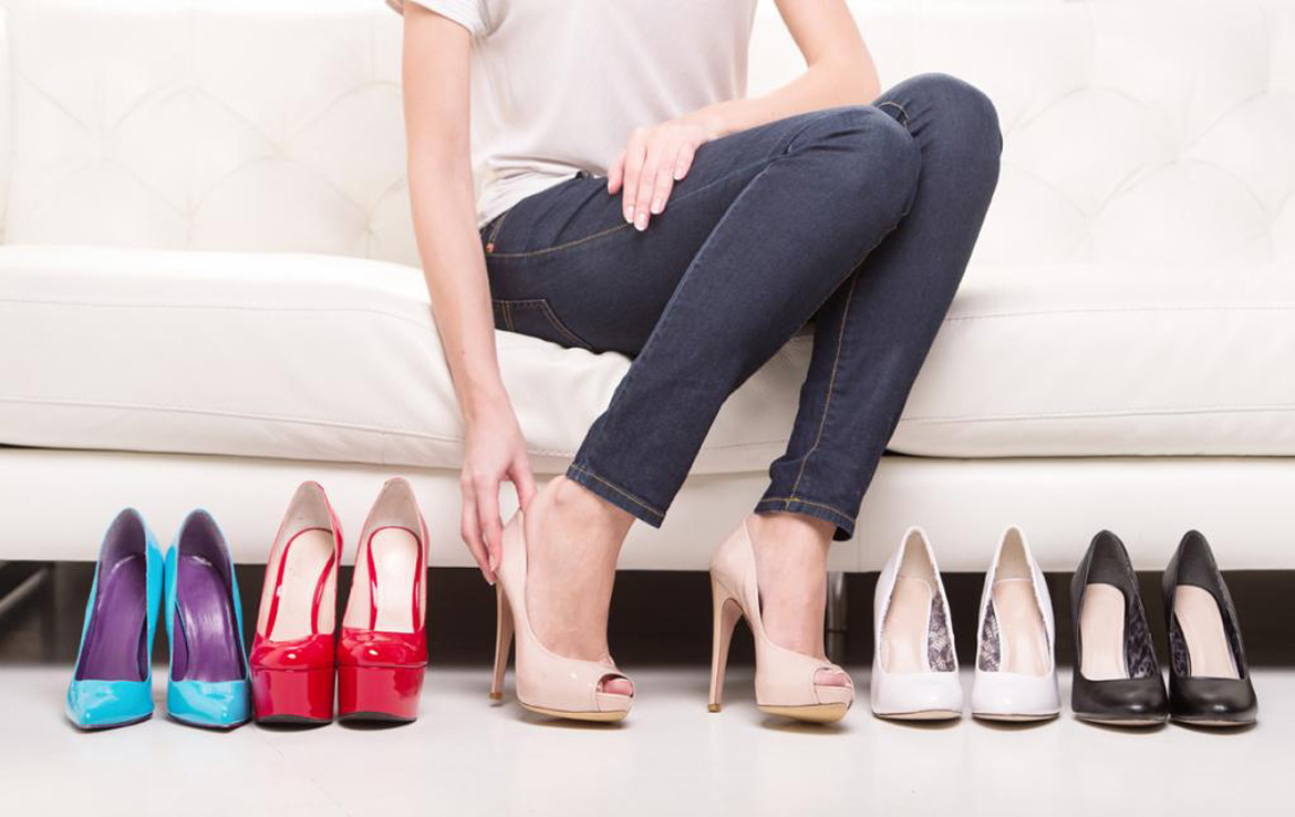 چند راه حل برای اینکه کفش صندل پاشنه دار را راحت تر بپوشیم