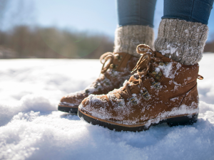 راهنمای انتخاب کفش مردانه مناسب برف | شهرصندل